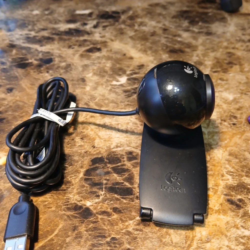 Logitech V-U0012 Webcam New no boxThe Logitech V-U0012 Webcam is a sleek black